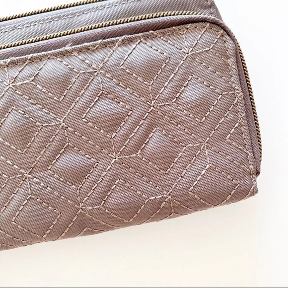 Travelon‎ RFID Wristlet - Picture 4 of 8